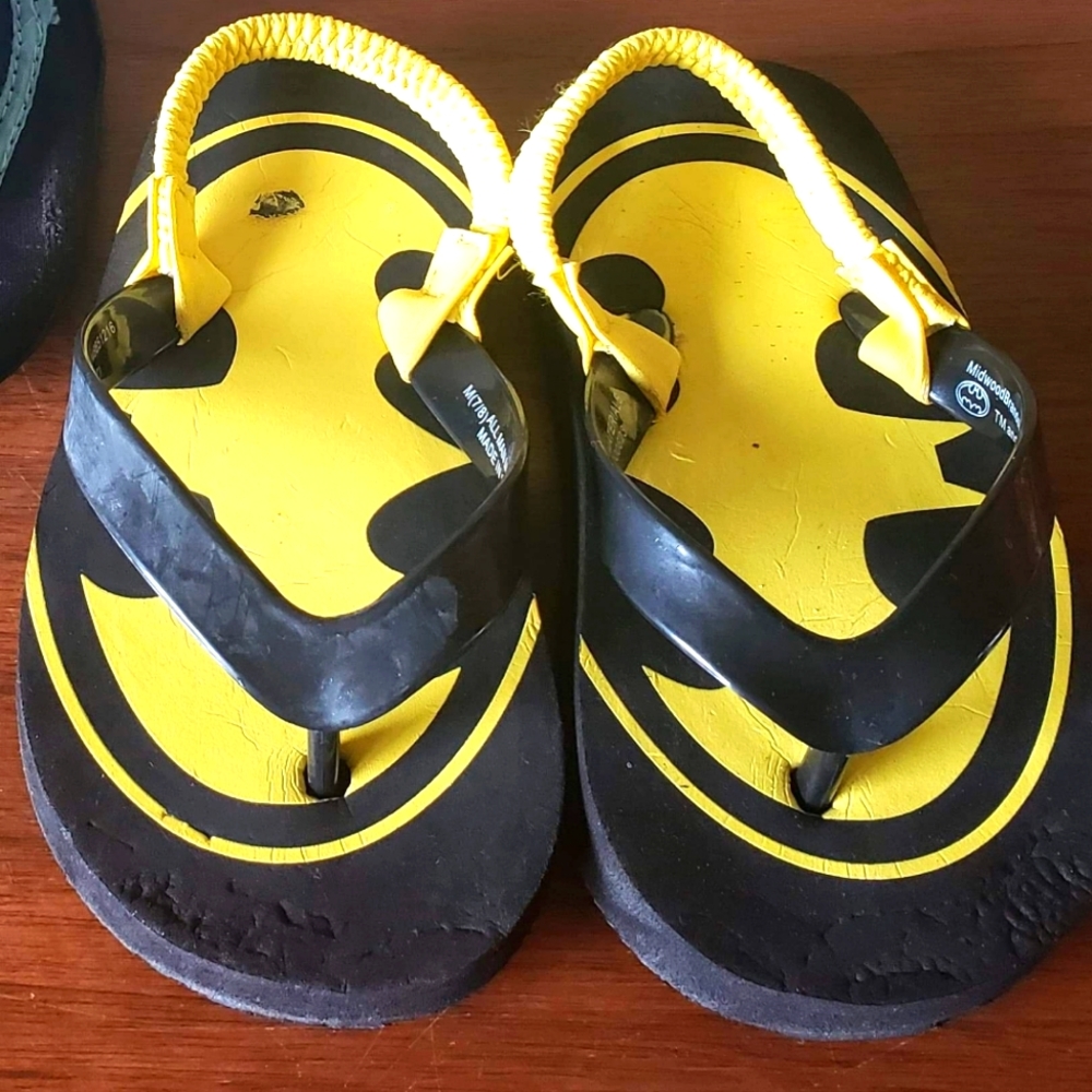 Batman Flip Flops Sandals Toddler 7/8 Shoes Summer Black Yellow DC Superhero